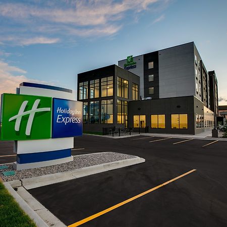 Holiday Inn Express - Lethbridge Southeast By Ihg Exterior photo