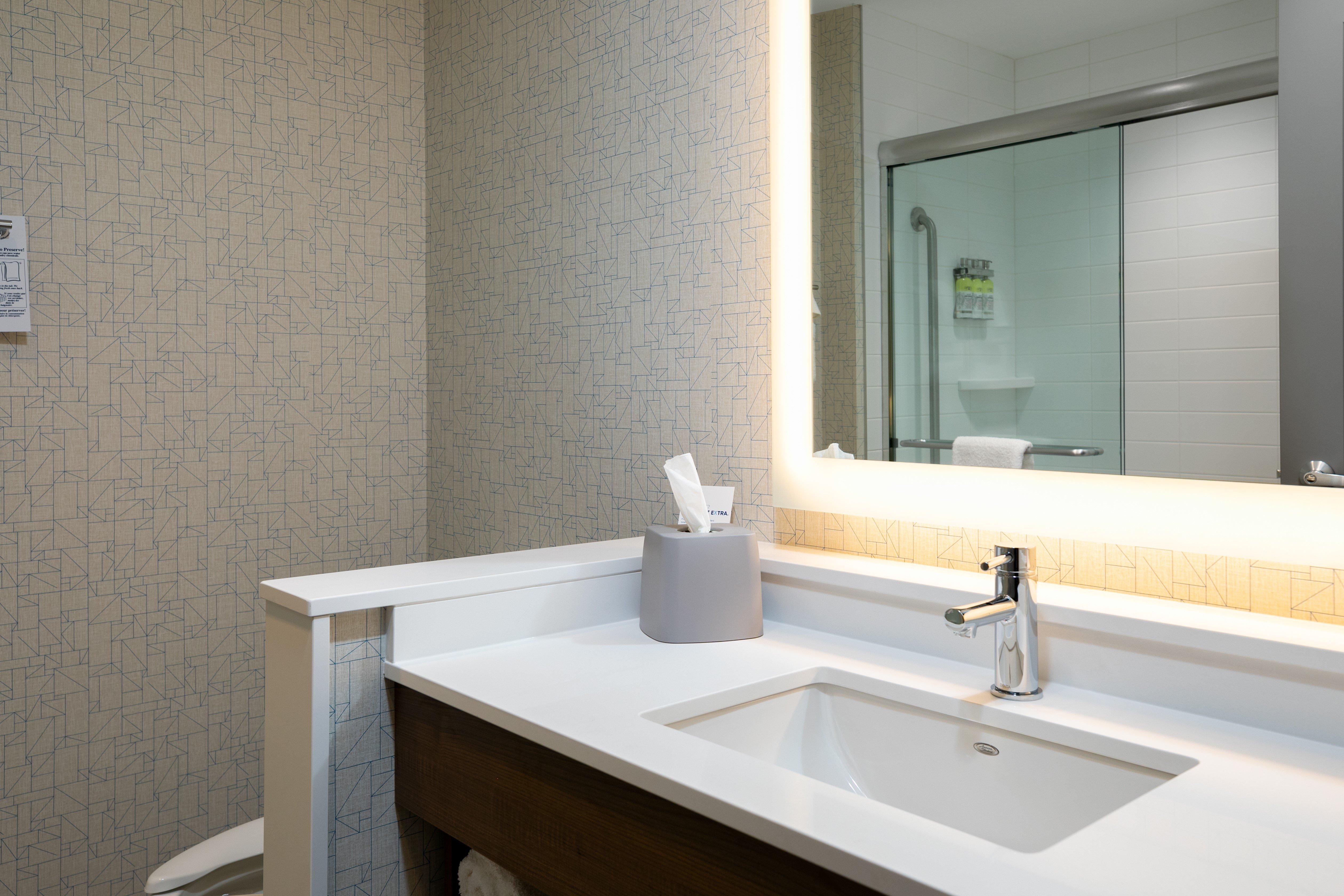 Holiday Inn Express - Lethbridge Southeast By Ihg Exterior photo